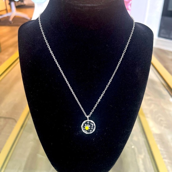 Handcrafted Elegant Silver Necklace with Black Pendant - Picture 2 of 2